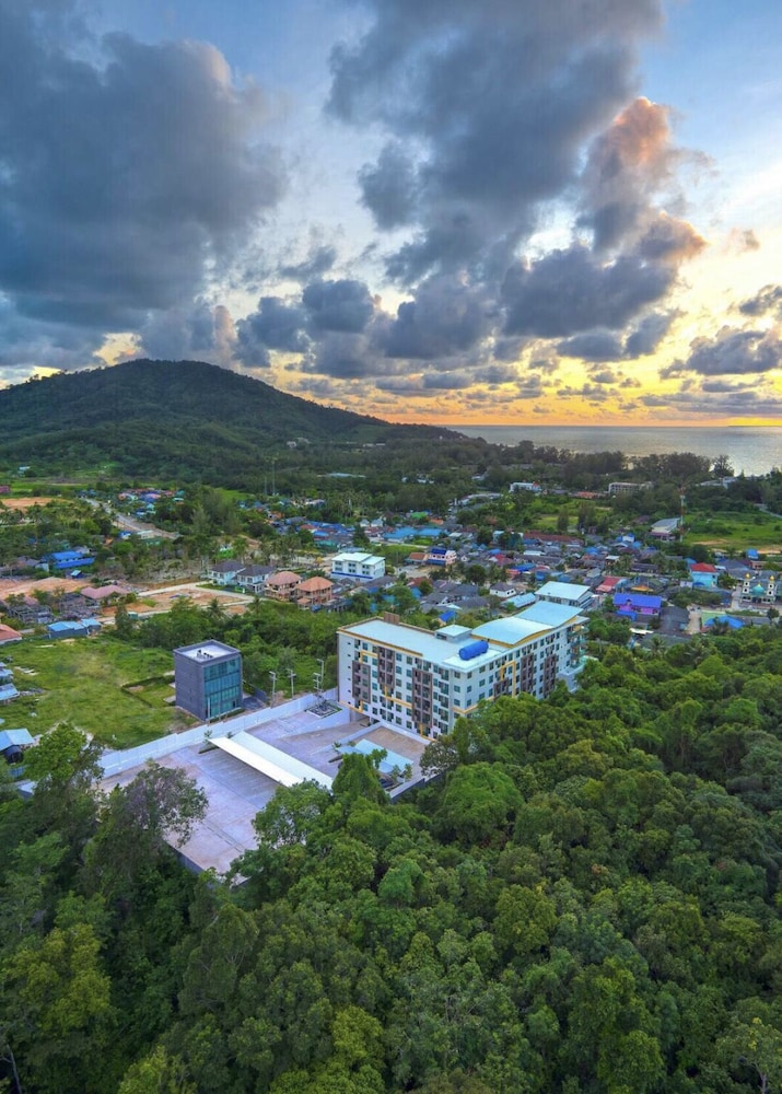 Safari 1br Apartment Pool Walk to Beach view 3