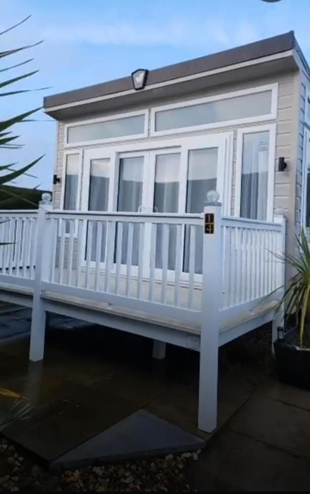 Skegness - Lodge - Sleeps 6 - Parking - Garden