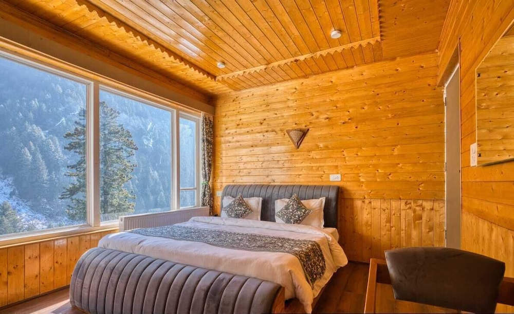 Xenious White House Eco Resort