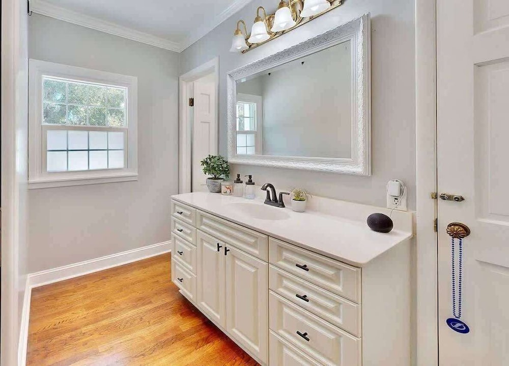 Executive 5 Bedroom Pool Home, Dade City!