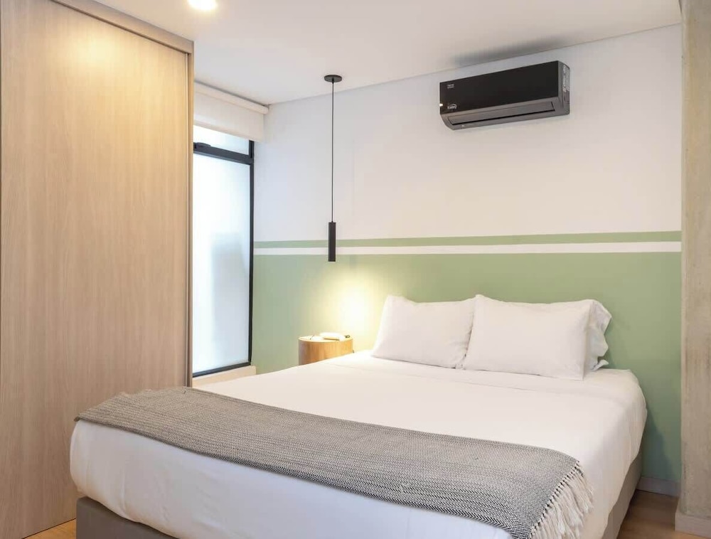 Fantastic 3 BR w/ Balcony in Laureles Medellín
