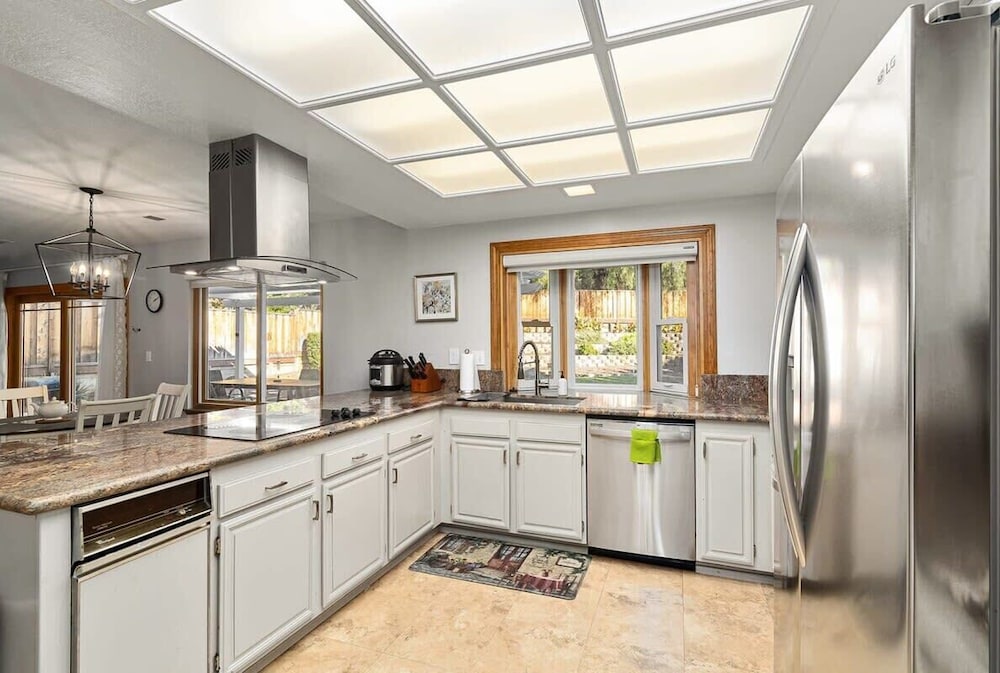 @ Marbella Lane - 4BR Siliconvalley Gempool House