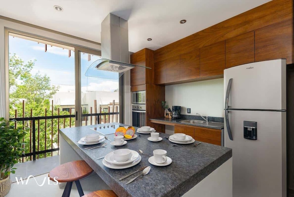 Luminous 2 BR With Roof Pool Close to Hotel Zone by Waves Management