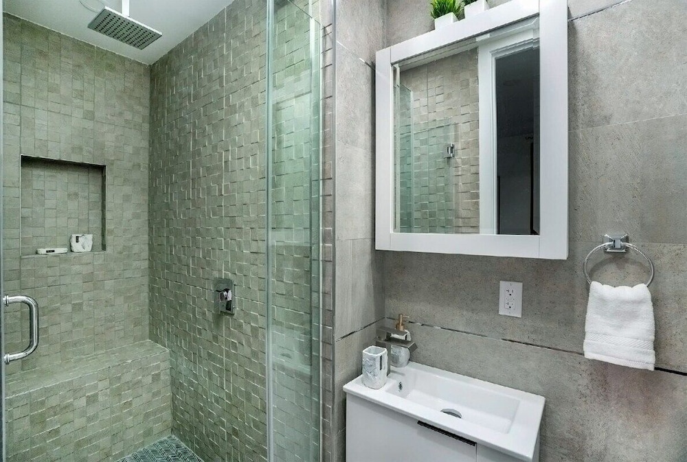 48 Midtown West Apt