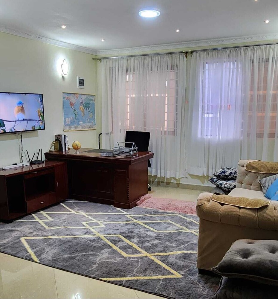 Lux Suites Vacanza Homes Nakuru