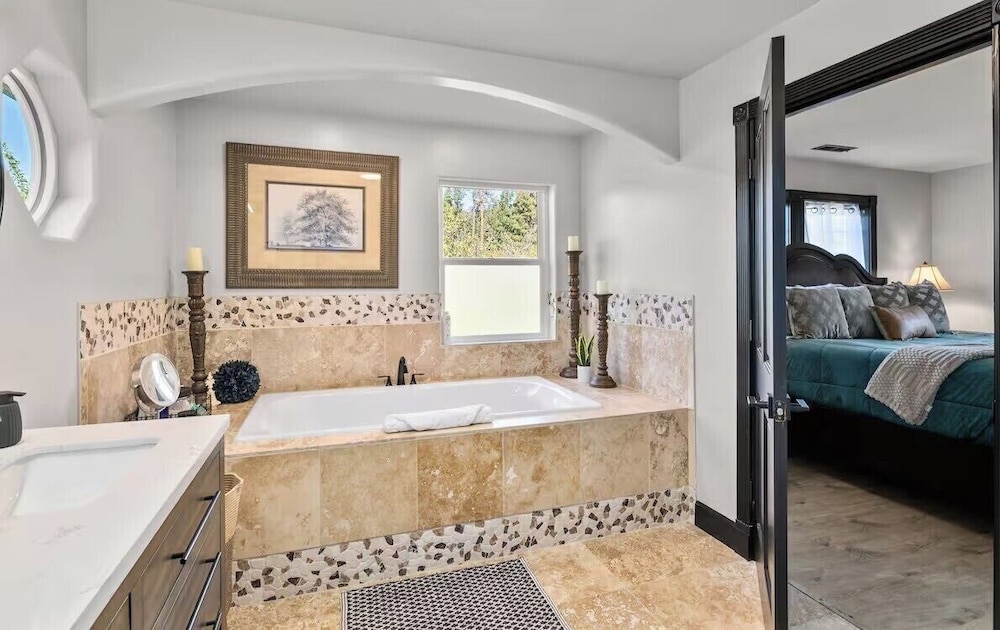 The Three Bears Retreat - King suites