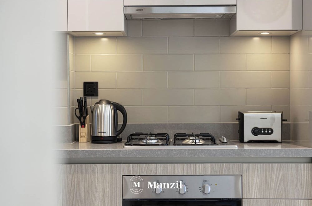Manzil - Luxury 1BR with Skyline Views