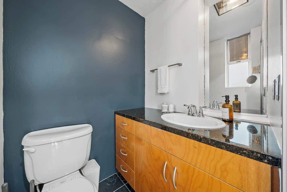Gaslamp Row House - Sleeps 8 Private Garage AC