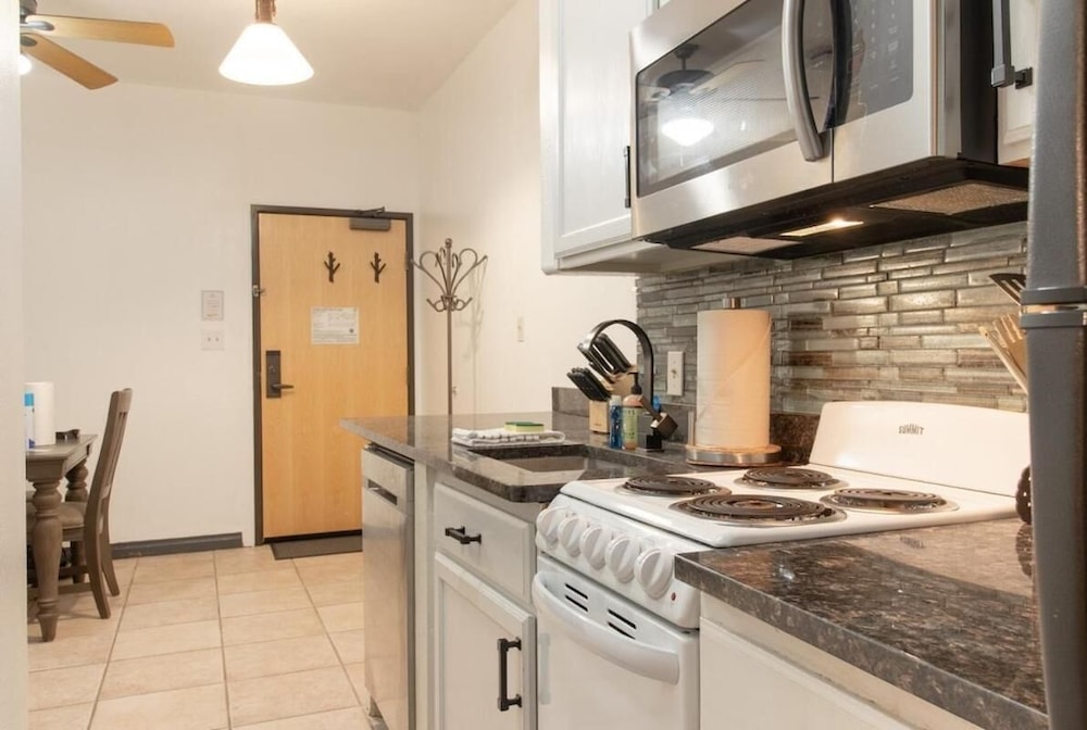 7 guests 2BR 2BA