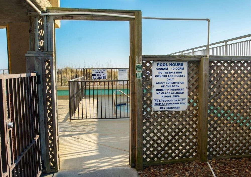 Sea Castle 8g 3 Bedroom Condo