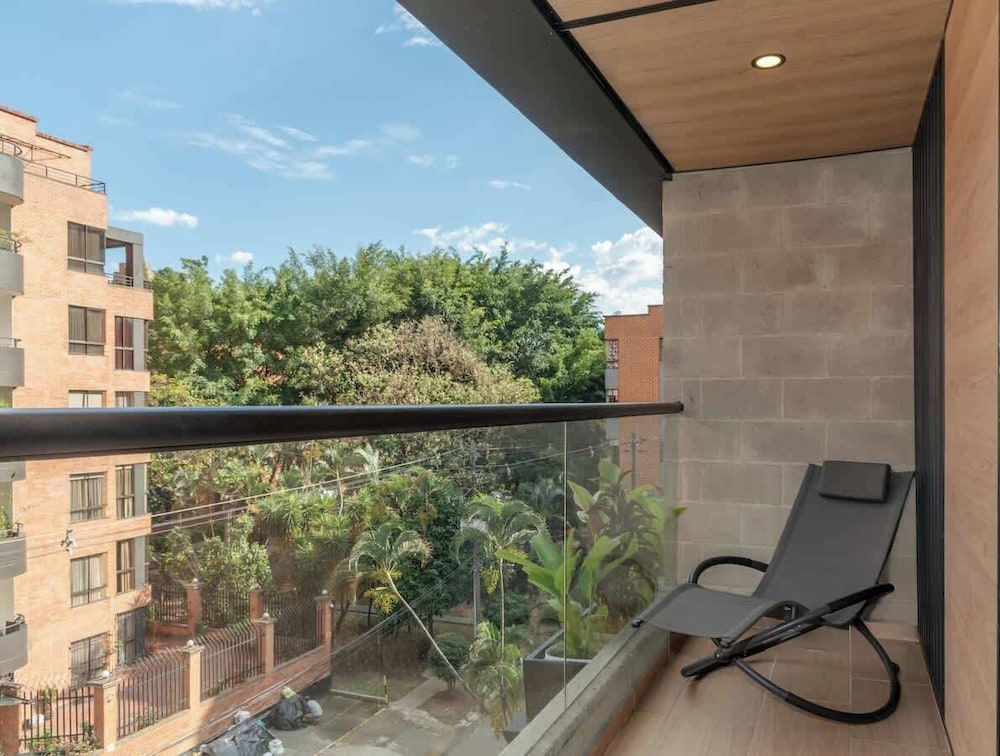 Fantastic 3 BR w/ Balcony in Laureles Medellín