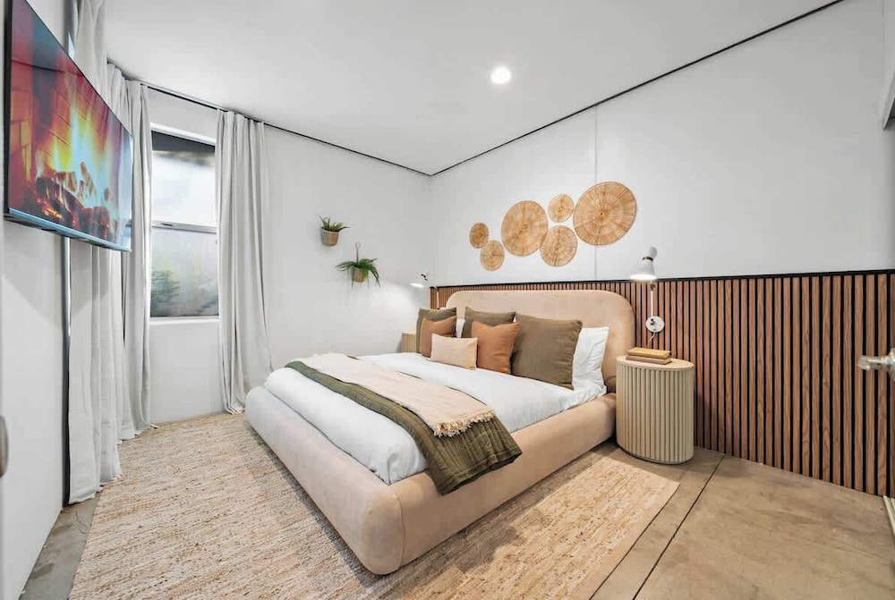 Gaslamp Row House - Sleeps 8 Private Garage AC