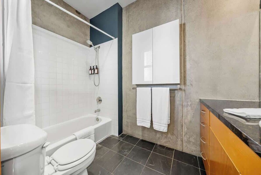 Gaslamp Row House - Sleeps 8 Private Garage AC
