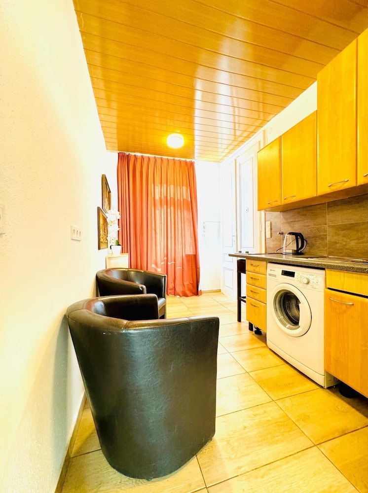 Welcoming Studio Stay Near FAC Platz