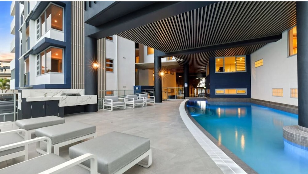 Luxury Coastal Living - Beach Life