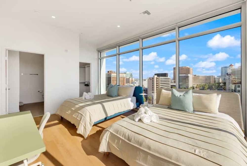 @ Marbella Lane - Grand 2BR w/ Beach & Ocean Views