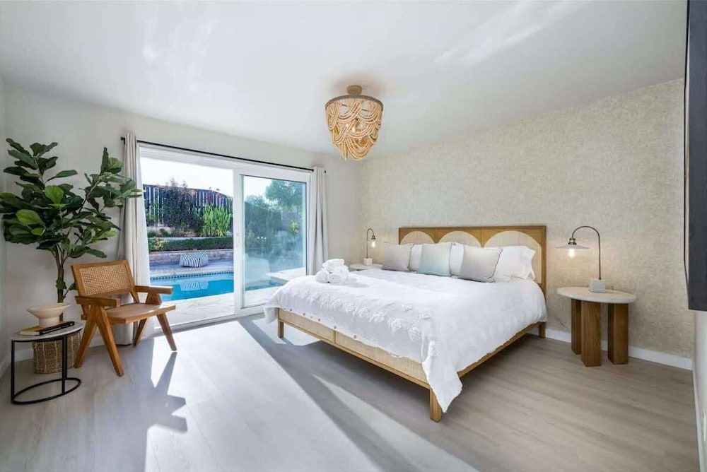 @ Marbella Lane - Vibrant & Chic Designer Home