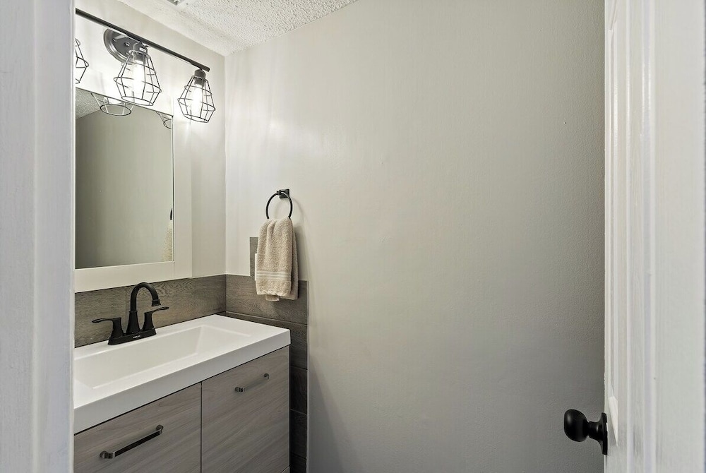 Hilton Head 3BR Retreat Pool, Dining & Shops