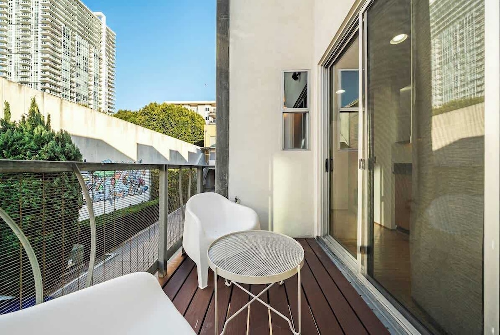 Gaslamp Row House - Sleeps 8 Private Garage AC