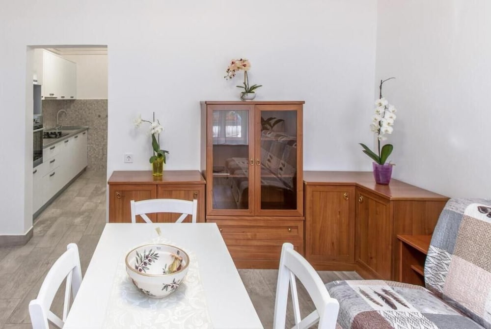 Comfortable Apartment in Umag With Parking Space
