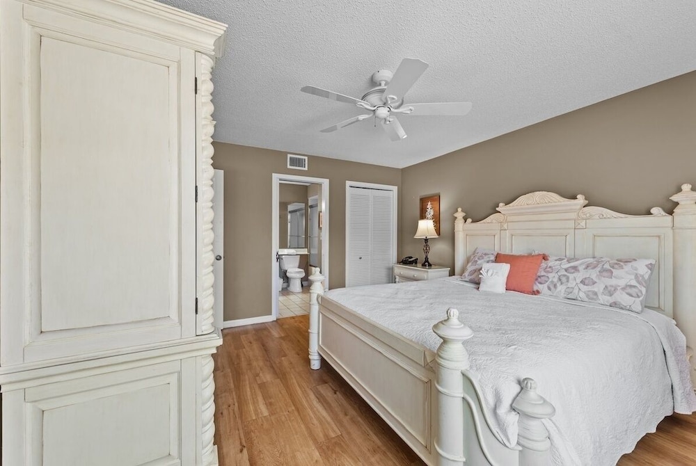Windsor Court 11c 2 Bedroom Condo