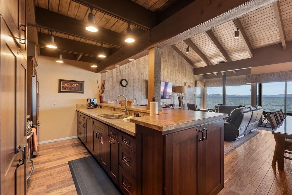 Lake Tahoe Vacations - Swimsuit Required 4 Bedroom Home by RedAwning - Property Image 42
