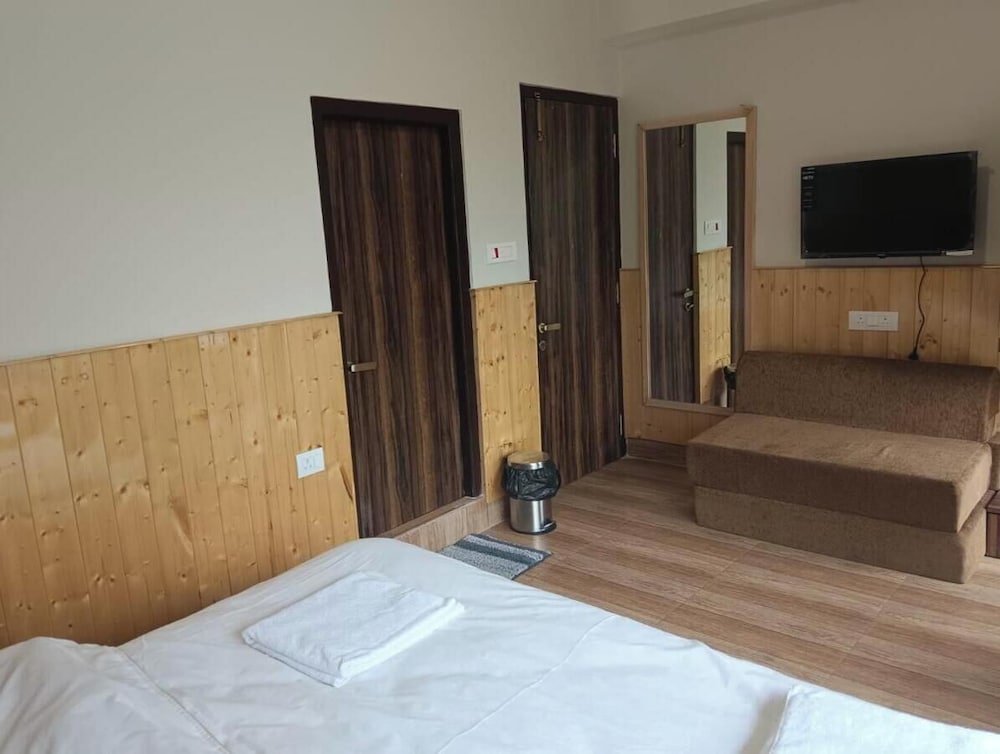 FLORET RESORT LACHUNG