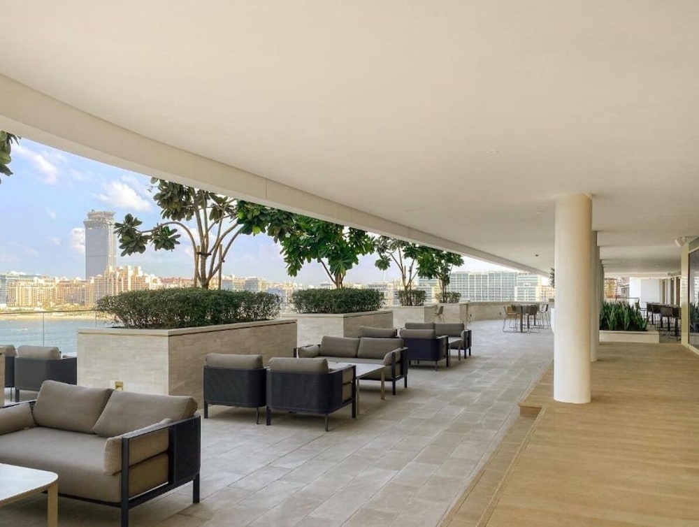 KeyRock - Grand Bleu Apt with Palm View