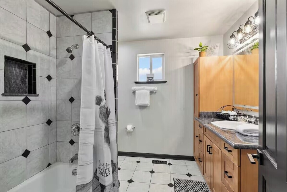 The Three Bears Retreat - King suites