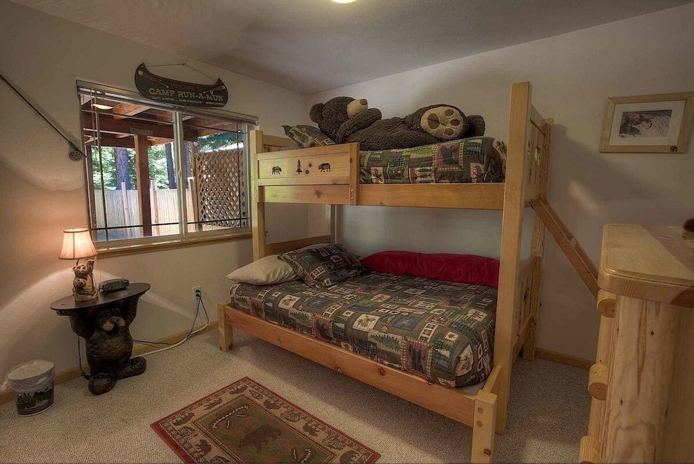 Pine Mountain Paradise 3 Bedroom Home by RedAwning view 3
