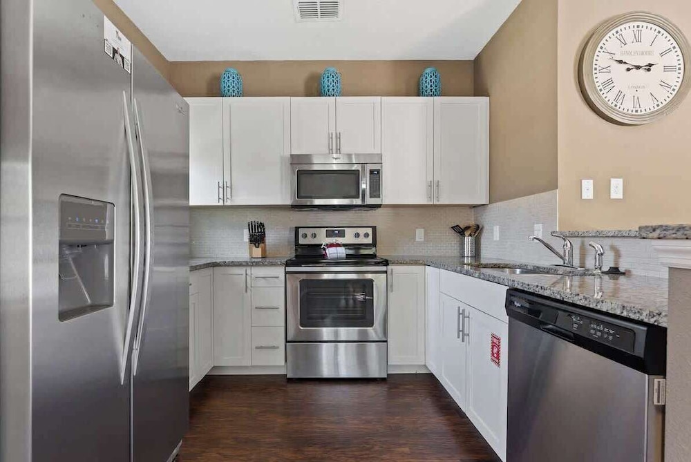 Kissimmee 4BR Townhouse: Perfect for Families!