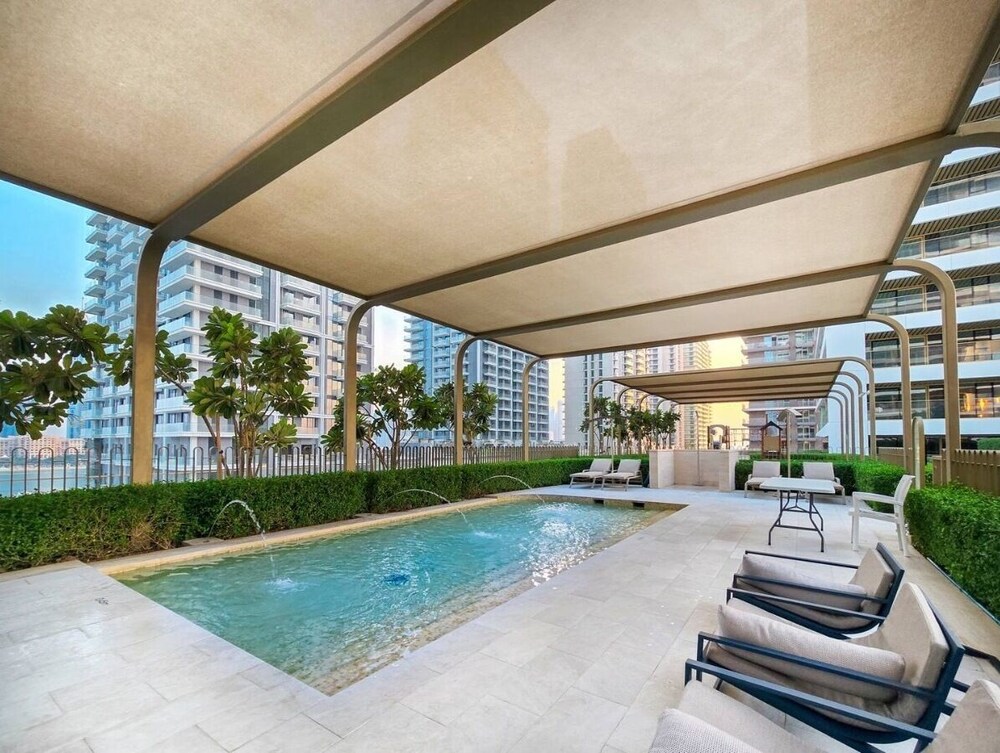 KeyRock - Grand Bleu Apt with Palm View