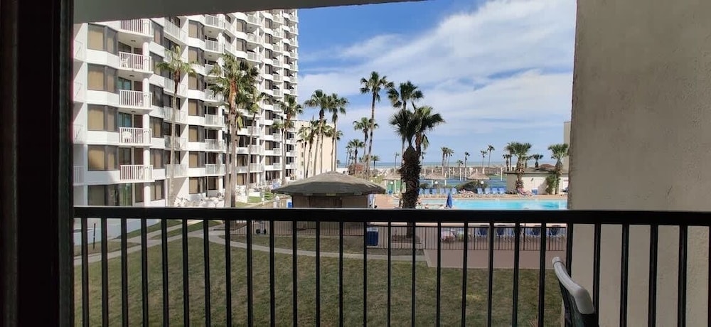 Saida Beachfront Luxe Condo Two Heated Pools 2 Bedroom Condo