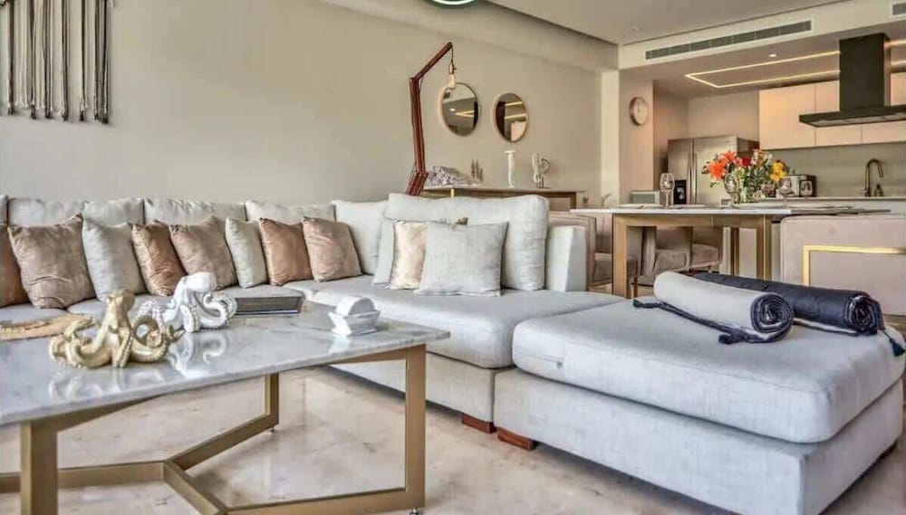 Bolongo: Your Exclusive Oceanfront Escape