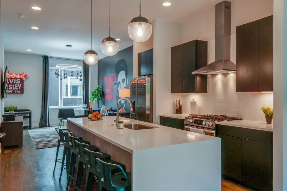 King Queen 2 Homes - 24 Beds City Views