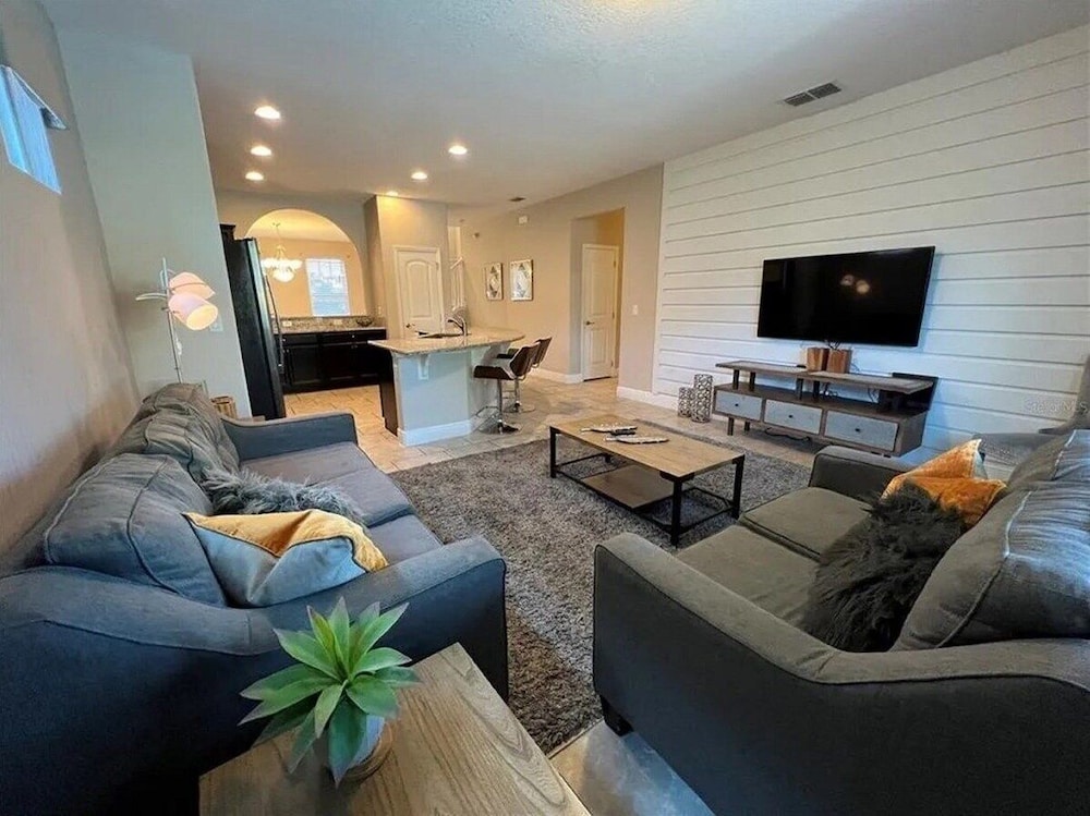 Solterra Swanky