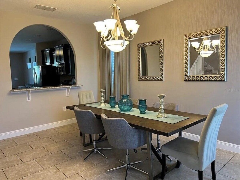 Solterra Swanky