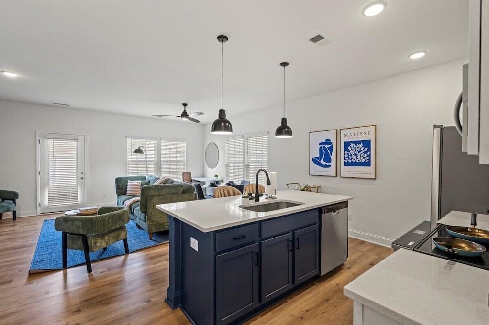 3BR Townhouse Mins to Uptown Charlotte