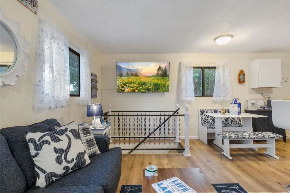 Lakefront Home, Private Dock + Kayaks,arcade Games, Pet Friendly