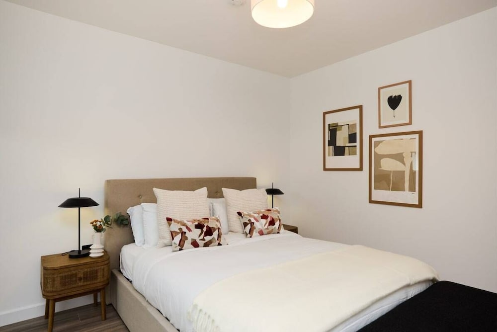 The Tottenham Hale Crib - Trendy 2bdr Flat With Balcony