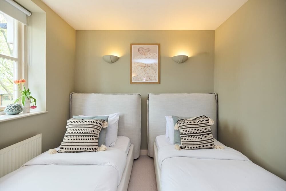 Chiswick Views & Space Elegant 3bdr Duplex With Parking