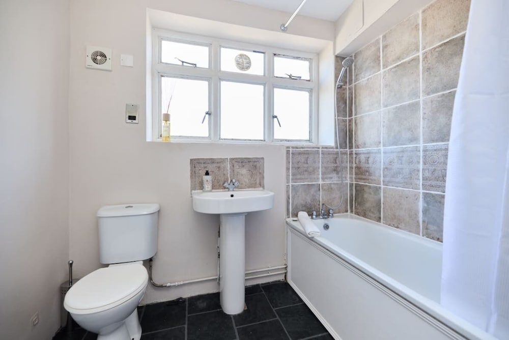 The Highgate Place - Pleasing 1bdr Flat photo 5