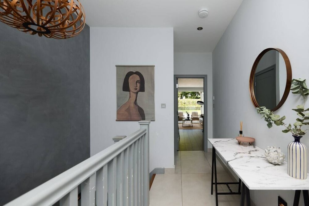 The Putney Hideaway - Modern and Elegant 3bdr Flat With Patio