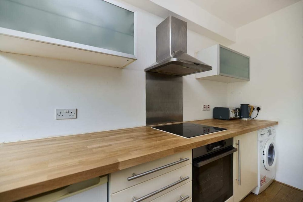 The Regent's Park Crib - Modern 1bdr Flat With Balcony