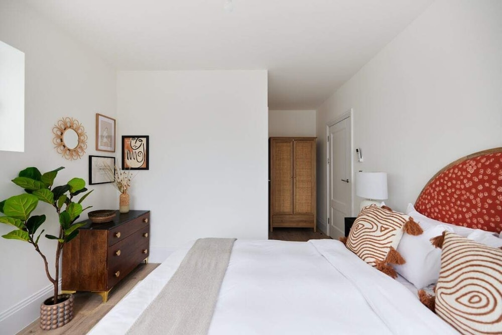 Wembley Vacations - The Wembley Park Wonder - Charming 2bdr Flat With Balcony - Property Image 5