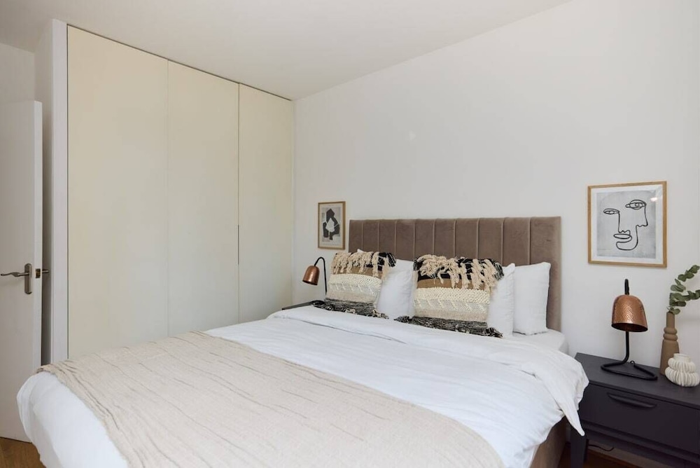 The Regent's Park Crib - Modern 1bdr Flat With Balcony