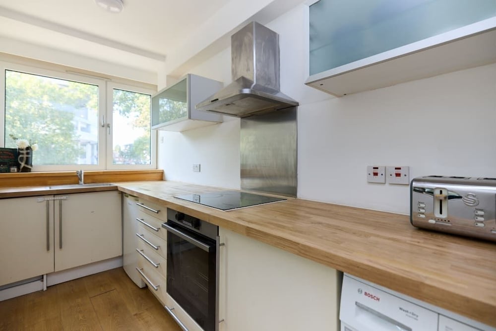 The Regent's Park Crib - Modern 1bdr Flat With Balcony