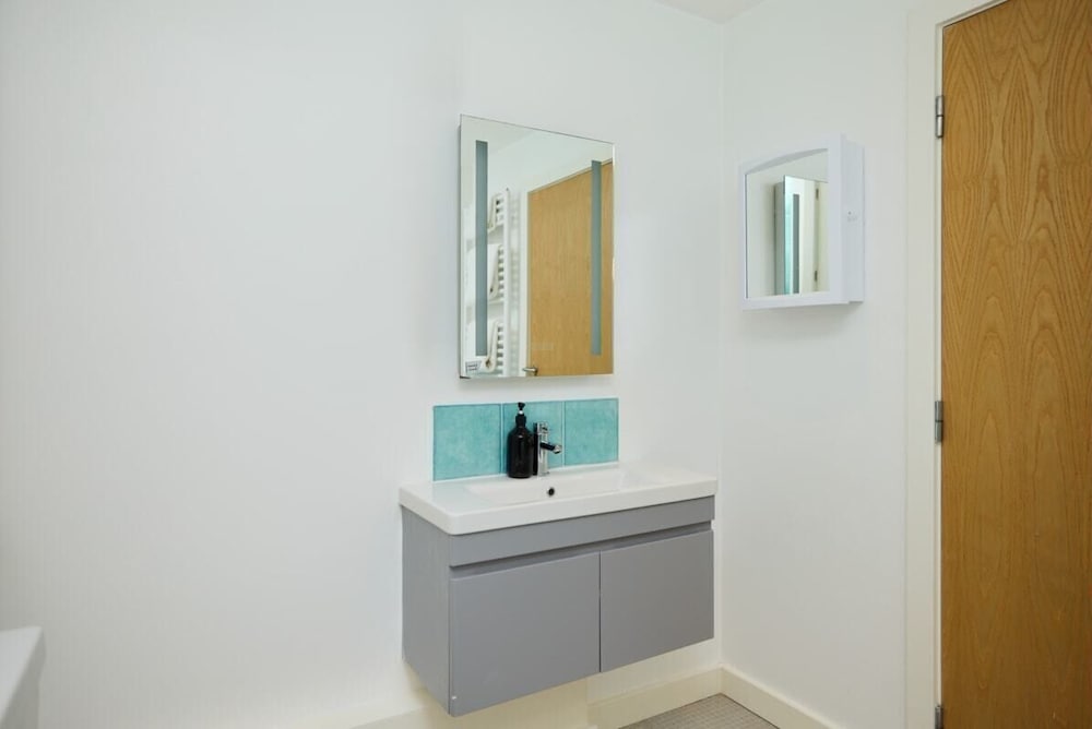 The Gwendolen Retreat - Inviting 2bdr Apartment With Balcony