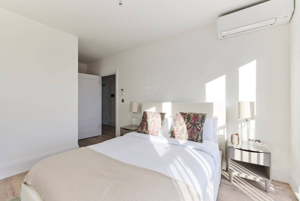 Wembley Vacations - The Wembley Park Sanctuary - Stunning 2bdr Flat With Balcony - Property Image 4