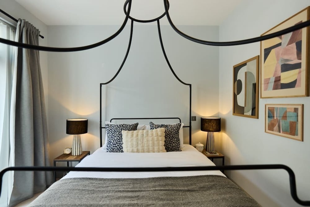 The Putney Hideaway - Modern and Elegant 3bdr Flat With Patio